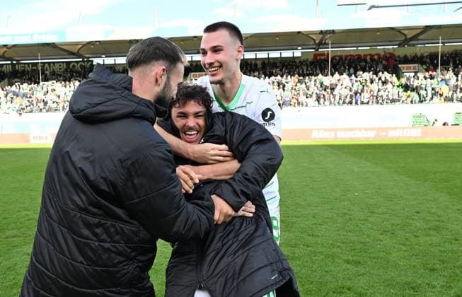 25 02 2024 Soccer Season 2023 2024 2 Soccer Bundesliga 23 Matchday SpVgg Greuther Fürth Kleeblatt 1 FC Nürnberg FCN Club Derby Frankenderby Sportfoto Zink xwoxzix DFL regulations prohibit any use of photographs as image sequences and or quasi video only for editorial use Simon Asta 2, SpVgg Greuther Fürth Armindo Sieb 30, SpVgg Greuther Fürth Tim Lemperle 19, SpVgg Greuther Fürth Jubel Freude nach Spielende