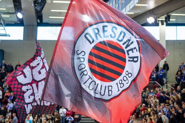 Dresden fans with flag Allianz MTV Stuttgart Dresdner SC, Sport, Volleyball Bundesliga, Women, VBL, Season 2023 24, 25 02 2024, Stuttgart SCHARRena , DEU Allianz MTV Stuttgart Dresdner SC, Sport, Volleyball Bundesliga, Women, VBL, Season 2023 24, 25 02 2024, Stuttgart SCHARRena , DEU Stuttgart Copyright: xSandyxDinkelackerx EP_SDR