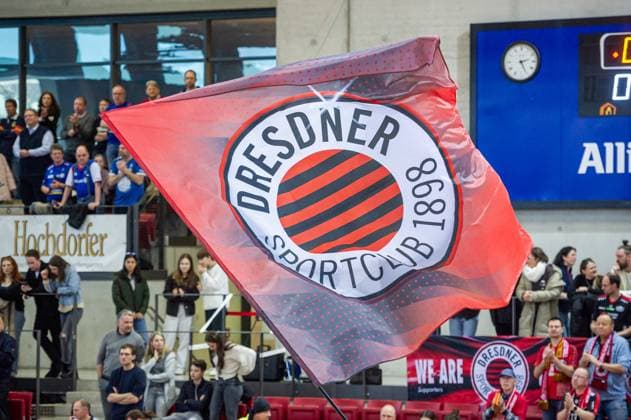Dresden fans with flag Allianz MTV Stuttgart Dresdner SC, Sport, Volleyball Bundesliga, Women, VBL, Season 2023 24, 25 02 2024, Stuttgart SCHARRena , DEU Allianz MTV Stuttgart Dresdner SC, Sport, Volleyball Bundesliga, Women, VBL, Season 2023 24, 25 02 2024, Stuttgart SCHARRena , DEU Stuttgart Copyright: xSandyxDinkelackerx EP_SDR