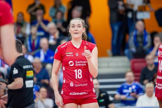 Sarah Straube Dresdner SC, 18 Thumbs up Allianz MTV Stuttgart Dresdner SC, Sport, Volleyball Bundesliga, Frauen, VBL, Saison 2023 24, 25 02 2024, Stuttgart SCHARRena , DEU Allianz MTV Stuttgart Dresdner SC, Sport, Volleyball Bundesliga, Frauen, VBL, Saison 2023 24, 25 02 2024, Stuttgart SCHARRena , DEU Stuttgart Copyright: xSandyxDinkelackerx EP_SDR