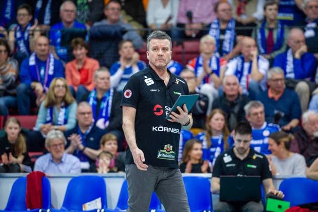 Alexander Waibl Dresdner SC, Coach Allianz MTV Stuttgart Dresdner SC, Sport, Volleyball Bundesliga, Women, VBL, Season 2023 24, 25 02 2024, Stuttgart SCHARRena , DEU Allianz MTV Stuttgart Dresdner SC, Sport, Volleyball Bundesliga, Women, VBL, Season 2023 24, 25 02 2024, Stuttgart SCHARRena , DEU Stuttgart Copyright: xSandyxDinkelackerx EP_SDR