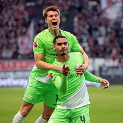 25 02 2024, xovx, Fußball Bundesliga, Eintracht Frankfurt VfL Wolfsburg v l Kevin Behrens VfL Wolfsburg and Maxence Lacroix VfL Wolfsburg celebrate the goal to 0 1 DFL DFB REGULATIONS PROHIBIT ANY USE OF PHOTOGRAPHS as IMAGE SEQUENCES and or QUASI VIDEO emspor Frankfurt