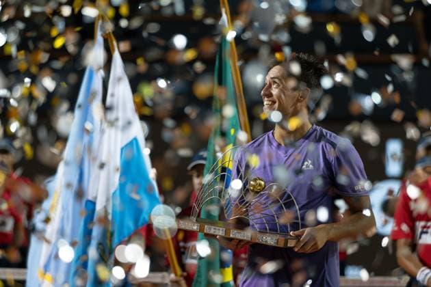 (240226) -- RIO DE JANEIRO, Feb. 26, 2024 -- Sebastian Baez of Argentina holds up the trophy during the awarding ceremony after the men s singles final between Sebastian Baez of Argentina and Mariano Navone of Argentina at the 2024 ATP500 Rio Open at Jockey Club Brasileiro in Rio de Janeiro, Brazil, Feb. 25, 2024. ) (SP)BRAZIL-RIO DE JANEIRO-TENNIS-RIO OPEN-MEN S SINGLES-FINAL WangxTiancong 