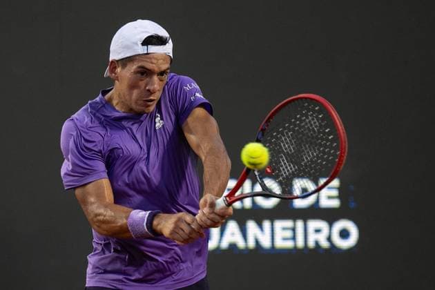 (240226) -- RIO DE JANEIRO, Feb. 26, 2024 -- Sebastian Baez of Argentina hits a return during the men s singles final between Sebastian Baez of Argentina and Mariano Navone of Argentina at the 2024 ATP500 Rio Open at Jockey Club Brasileiro in Rio de Janeiro, Brazil, Feb. 25, 2024. (Photo by Xinhua) (SP)BRAZIL-RIO DE JANEIRO-TENNIS-RIO OPEN-MEN S SINGLES-FINAL ClaudiaxMartini 