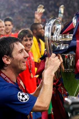 Onderwerp Subject: FC Barcelona, Barca Champions League Final Reklame: Club Team Country: FC Barcelona - Manchester United, ManU Seizoen Season: 2008 2009 FOTO PHOTO: FC Barcelona s Lionel MESSI celebrating the victory with the Champions League trophy Rome Italy Content not available for redistribution in The Netherlands directly or indirectly through any third parties. Copyright: xBSRxAgencyx 09690527MKK1687