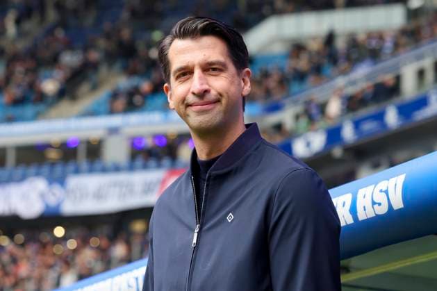 Sportvorstand Jonas Boldt (Hamburger SV) lacht, 2. Bundesliga, Hamburger SV vs SV Elversberg, Volksparkstadion, 25.02.2024, Hamburg, Deutschland. *** Chief Sports Officer Jonas Boldt Hamburger SV laughs, 2 Bundesliga, Hamburger SV vs SV Elversberg, Volksparkstadion, 25 02 2024, Hamburg, Germany