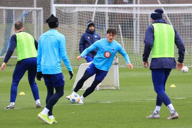 DEU, DFL, 2 FBL Hertha BSC, Training, 26 02 2024, Sportforum, Berlin, DEU, DFL, 2 FBL Hertha BSC, Training, in the picture Fabian Reese Hertha BSC Berlin 11 DFL regulations prohibit any use of Photographs as image sequences and or quasi video Foto Juergen Engler nordphoto GmbH nordphotoxGmbHx xEngler nph00076