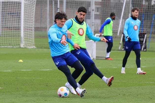DEU, DFL, 2 FBL Hertha BSC, Training, 26 02 2024, Sportforum, Berlin, DEU, DFL, 2 FBL Hertha BSC, Training, in the picture Fabian Reese Hertha BSC Berlin 11 , Andreas Bouchalakis Hertha BSC Berlin 5 DFL regulations prohibit any use of Photographs as image sequences and or quasi video Foto Juergen Engler nordphoto GmbH nordphotoxGmbHx xEngler nph00076