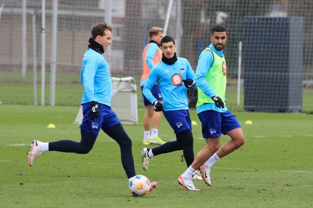 DEU, DFL, 2 FBL Hertha BSC, Training, 26 02 2024, Sportforum, Berlin, DEU, DFL, 2 FBL Hertha BSC, Training, in the picture Linus Gechter Hertha BSC Berlin 44 , Ibrahim Maza Hertha BSC Berlin 30 , Aymen Barkok Hertha BSC Berlin 18 DFL regulations prohibit any use of Photographs as image sequences and or quasi video Foto Juergen Engler nordphoto GmbH nordphotoxGmbHx xEngler nph00076