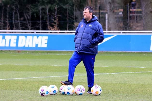 DEU, DFL, 2 FBL Hertha BSC, Training, 26 02 2024, Sportforum, Berlin, DEU, DFL, 2 FBL Hertha BSC, Training, im Bild Torwarttrainer Andreas Menger Hertha BSC Berlin DFL regulations prohibit any use of Photographs as image sequences and or quasi video Foto Juergen Engler nordphoto GmbH nordphotoxGmbHx xEngler nph00076