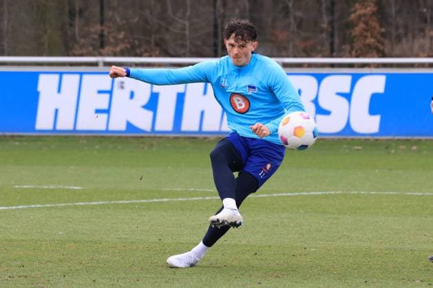 Sport Themen der Woche KW09 Sport Bilder des Tages DEU, DFL, 2. FBL Hertha BSC, Training, 26.02.2024, Sportforum, Berlin, DEU, DFL, 2. FBL Hertha BSC, Training, im Bild Fabian Reese (Hertha BSC Berlin 11) DFL - regulations prohibit any use of Photographs as image sequences and or quasi-video Foto: Juergen Engler nordphoto GmbH *** DEU, DFL, 2 FBL Hertha BSC, Training, 26 02 2024, Sportforum, Berlin, DEU, DFL, 2 FBL Hertha BSC, Training, in the picture Fabian Reese Hertha BSC Berlin 11 DFL regulations prohibit any use of Photographs as image sequences and or quasi video Foto Juergen Engler nordphoto GmbH nordphotoxGmbHx xEngler nph00076