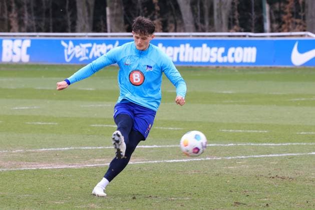DEU, DFL, 2 FBL Hertha BSC, Training, 26 02 2024, Sportforum, Berlin, DEU, DFL, 2 FBL Hertha BSC, Training, in the picture Fabian Reese Hertha BSC Berlin 11 DFL regulations prohibit any use of Photographs as image sequences and or quasi video Foto Juergen Engler nordphoto GmbH nordphotoxGmbHx xEngler nph00076