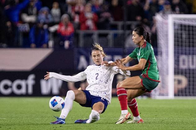 RECORD DATE NOT STATED Concacaf W Gold Cup 2024 United States vs Mexico Abby Dhalkemper (L) of USA fights for the ball with Kiana Palacios (R) of Mexico during the Group stage, Group A match between United States (USA) and Mexico (Mexico national team, Nationalteam as part of the Concacaf Womens Gold Cup 2024, at Dignity Health Sports Park Stadium on February 26, 2024 in Carson California, United States. CARSON LOS ANGELES CALIFORNIA UNITED STATES  Copyright: xCarlosxZepedax 20240226220242_CWGC_2024_GA_USA_MEX_PALACIOS112