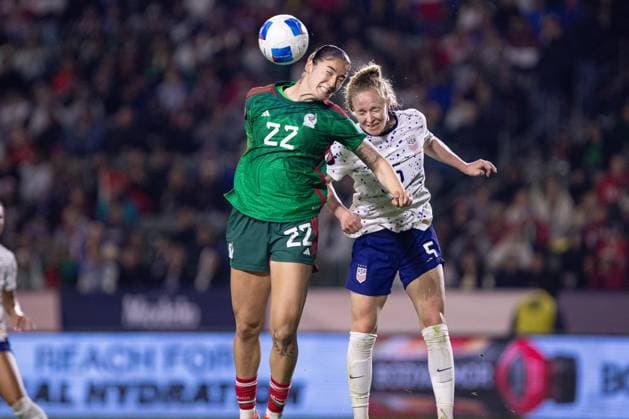 RECORD DATE NOT STATED Concacaf W Gold Cup 2024 United States 0-2 Mexico Diana Ordonez (L) of Mexico jumps for the ball with Becky Sauerbrunn (R) of USA during the Group stage, Group A match between United States (USA) and Mexico (Mexico national team, Nationalteam as part of the Concacaf Womens Gold Cup 2024, at Dignity Health Sports Park Stadium on February 26, 2024 in Carson California, United States. CARSON LOS ANGELES CALIFORNIA UNITED STATES  Copyright: xCarlosxZepedax 20240226232314_CWGC_2024_GA_USA_MEX_ORDONEZ224