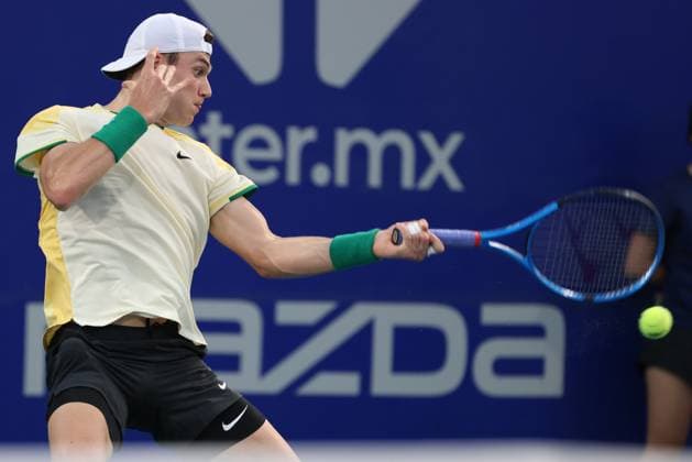 (240227) -- ACAPULCO, Feb. 27, 2024 -- Jack Draper of Britain returns a shot during the men s singles first round match between Jack Draper of Britain and Tommy Paul of the Untied States at the 2024 ATP, Tennis Herren Mexican Open tennis tournament in Acapulco, Mexico, Feb. 26, 2024. ) (SP)MEXICO-ACAPULCO-TENNIS-MEXICAN OPEN LixMengxin 