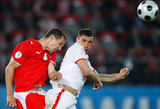 Onderwerp Subject: Austria - Poland EURO 2008 Reklame: Club Team Country: Austria - Poland Seizoen Season: 2007 2008 FOTO PHOTO: Poland s Marek SAGANOWSKI (R) in duel with Austria s Emanuel POGATETZ (L) Austria Content not available for redistribution in The Netherlands directly or indirectly through any third parties. Copyright: xBSRxAgencyx 08690612MKK9852