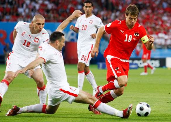 Onderwerp Subject: Austria - Poland EURO 2008 Reklame: Club Team Country: Austria - Poland Seizoen Season: 2007 2008 FOTO PHOTO: Poland s Marcin WASILEWSKI (L) in duel with Austria s Andreas IVANSCHITZ (R) Austria Content not available for redistribution in The Netherlands directly or indirectly through any third parties. Copyright: xBSRxAgencyx 08690612MKK9582