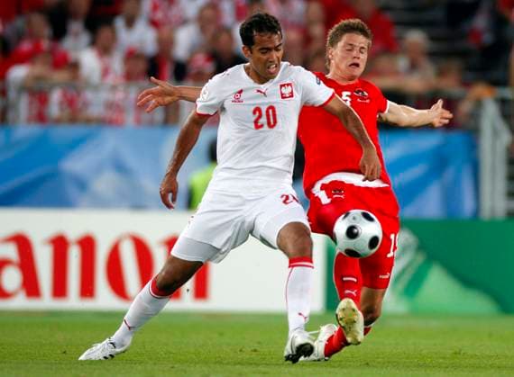 Onderwerp Subject: Austria - Poland EURO 2008 Reklame: Club Team Country: Austria - Poland Seizoen Season: 2007 2008 2008 2009 FOTO PHOTO: Austria s Sebastian PRODL (R) in duel with Poland s Roger GUERREIRO (L) Austria Content not available for redistribution in The Netherlands directly or indirectly through any third parties. Copyright: xBSRxAgencyx 08690612MKL9922