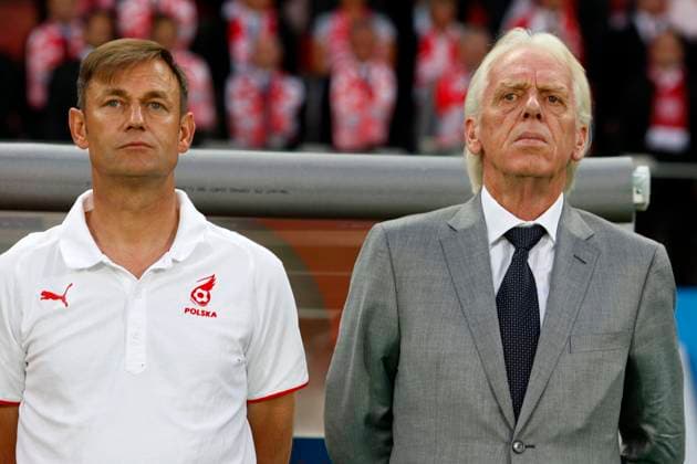 Onderwerp Subject: Poland EURO 2008 Reklame: Club Team Country: Austria - Poland Seizoen Season: 2007 2008 2008 2009 FOTO PHOTO: Poland s assistant coach Frans HOEK (L) and coach Leo BEENHAKKER (R) Austria Content not available for redistribution in The Netherlands directly or indirectly through any third parties. Copyright: xBSRxAgencyx 08690612MKK9555
