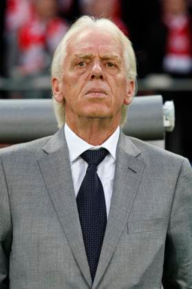 Onderwerp Subject: Poland EURO 2008 Reklame: Club Team Country: Austria - Poland Seizoen Season: 2007 2008 2008 2009 FOTO PHOTO: Poland s coach Leo BEENHAKKER Austria Content not available for redistribution in The Netherlands directly or indirectly through any third parties. Copyright: xBSRxAgencyx 08690612MKK9555