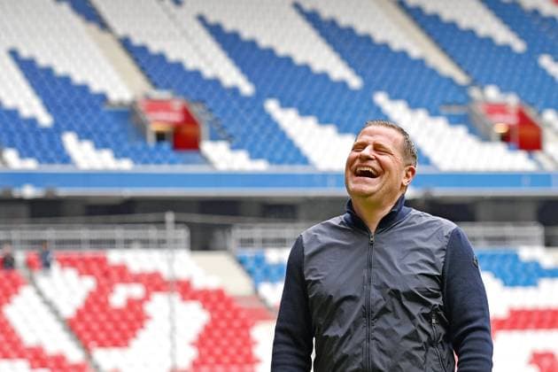Sport Themen der Woche KW09 Sport Bilder des Tages Max EBERL (Sportvorstand FC Bayern Muenchen), in der Arena, lacht,lachen,lachend,optimistisch,gutgelaunt. Einzelbild,angeschnittenes Einzelmotiv, Halbfigur,halbe Figur. Offizielle Vorstellung Max EBERL (Sportvorstand FC Bayern Muenchen) am 27.02.2024 in Muenchen. Fussball 1. Bundesliga,Saison 2023 2024. *** Max EBERL Chief Sports Officer FC Bayern Muenchen , in the arena, laughing,laughing,laughing,optimistic,good-humored single picture,cropped single motif,half figure,half figure Official presentation Max EBERL Chief Sports Officer FC Bayern Muenchen on 27 02 2024 in Munich Football 1 Bundesliga,Season 2023 2024