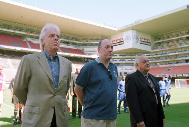 Onderwerp Subject: AJAX Cape Town Reklame: Club Team Country: Ajax CT Seizoen Season: 2001 2002 FOTO PHOTO: Ajax s technical Director Leo BEENHAKKER (L) and General Manager Jeroen SLOP (C) at their visit by Ajax Cape Town CAPE TOWN SOUTH AFRICA Content not available for redistribution in The Netherlands directly or indirectly through any third parties. Copyright: xBSRxAgencyx CT Seizoen Season: 2001 2002 FOTO PHOTO: Ajax s technical Director Leo BEENHAKKER (L) and General Manager Jeroen SLOP (C) at their visit by Ajax Cape Town CAPE TOWN SOUTH AFRICA Content not available for redistribution in The Netherlands directly or indirectly through any third parties. Copyright: xPICSxUNITEDx 021900436