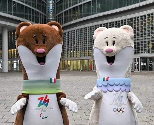 Milano Cortina 2026, Maskottchen Tina und Milo Milan, Italy Tina and Milo the two official mascots of Milan Cortina 2026 in Piazza Lombardia welcomed by Attilio Fontana President of the Lombardy Region, Paolo Franco Councilor for Housing and Social Housing of the Lombardy Region, Federico Romani President of the Lombardy Regional Council In the photo: Tina and Milo, the two official mascots of Milano Cortina 2026  Copyright: xNickxZonnax xipa-agency.netx xNickxZonnax 0417692658st