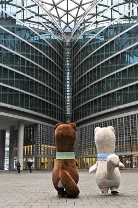 Milano Cortina 2026, Maskottchen Tina und Milo Milan, Italy Tina and Milo the two official mascots of Milan Cortina 2026 in Piazza Lombardia welcomed by Attilio Fontana President of the Lombardy Region, Paolo Franco Councilor for Housing and Social Housing of the Lombardy Region, Federico Romani President of the Lombardy Regional Council In the photo: Tina and Milo, the two official mascots of Milano Cortina 2026  Copyright: xNickxZonnax xipa-agency.netx xNickxZonnax 0417693581st