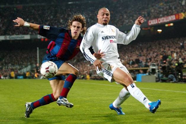 Onderwerp Subject: FC Barcelona, Barca - Real Madrid (1-2) Primera Division Reklame: Club Team Country: FC Barcelona Real Madrid Seizoen Season: 2003 2004 FOTO PHOTO: FC Barcelona s Carles PUYOL (L) in duel with Real Madrid s RONALDO (R) SPA Content not available for redistribution in The Netherlands directly or indirectly through any third parties. Copyright: xBSRxAgencyx 03691206362C9293