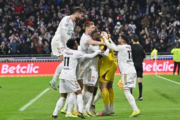Joiie de Gift Orban avec Lucas Perri lyon) et leur coÃ quipiers FOOTBALL: Olympique Lyonnais vs Racing Club de Strasbourg Alsace - 1 4 Coupe de France - 27 02 2024 FredericChambert Panoramic 