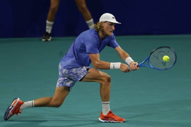 (240228) -- ACAPULCO, Feb. 28, 2024 -- Max Purcell of Australia hits a return during the men s singles first round match between Max Purcell of Australia and Frances Tiafoe of the United States at the 2024 ATP, Tennis Herren Mexican Open tennis tournament in Acapulco, Mexico, Feb. 27, 2024. (Photo by Xinhua) (SP)MEXICO-ACAPULCO-TENNIS-ATP-MEXICAN OPEN FranciscoxCanedo 