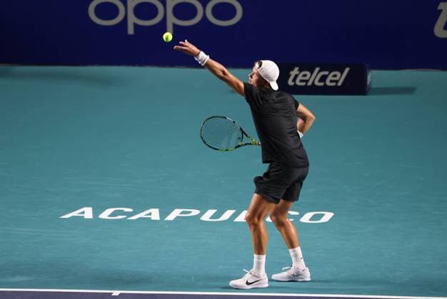(240228) -- ACAPULCO, Feb. 28, 2024 -- Holger Rune of Denmark serves during the men s singles first round match against Michael Mmoh of the United States at the 2024 ATP, Tennis Herren Mexican Open tennis tournament in Acapulco, Mexico, Feb. 27, 2024. ) (SP)MEXICO-ACAPULCO-TENNIS-ATP-MEXICAN OPEN LixMengxin 