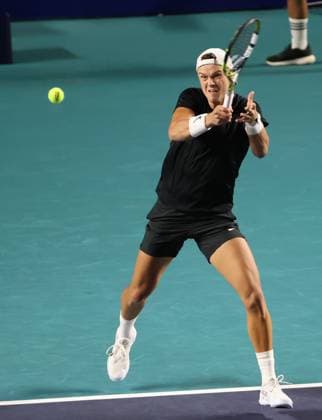 (240228) -- ACAPULCO, Feb. 28, 2024 -- Holger Rune of Denmark hits a return during the men s singles first round match against Michael Mmoh of the United States at the 2024 ATP, Tennis Herren Mexican Open tennis tournament in Acapulco, Mexico, Feb. 27, 2024. ) (SP)MEXICO-ACAPULCO-TENNIS-ATP-MEXICAN OPEN LixMengxin 