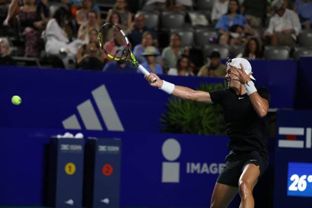 (240228) -- ACAPULCO, Feb. 28, 2024 -- Holger Rune of Denmark hits a return during the men s singles first round match against Michael Mmoh of the United States at the 2024 ATP, Tennis Herren Mexican Open tennis tournament in Acapulco, Mexico, Feb. 27, 2024. ) (SP)MEXICO-ACAPULCO-TENNIS-ATP-MEXICAN OPEN LixMengxin 