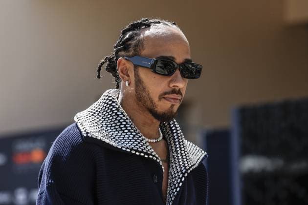 HAMILTON Lewis (gbr), Mercedes AMG F1 Team W15, portrait during the Formula 1 Gulf Air Bahrain Grand Prix 2024, 1st round of the 2024 FIA Formula One World Championship, WM, Weltmeisterschaft from February 29 to March 2, 2024 on the Bahrain International Circuit, in Sakhir, Bahrain - F1 - BAHRAIN GRAND PRIX 2024 DPPI Panoramic  240228_R01BAHRAIN__BR39888