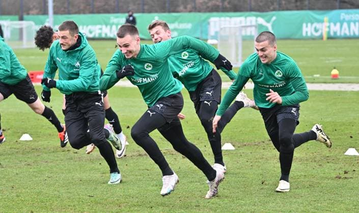 28 02 2024 Soccer 2 Bundesliga Season 2023 2024 SpVgg Greuther Fürth Fuerth Kleeblatt Training xwoxzix from left Lukas Petkov 16, SpVgg Greuther Fürth Tim Lemperle 19, SpVgg Greuther Fürth Ben Schlicke SpVgg Greuther Fürth Leander Popp 20, SpVgg Greuther Fürth