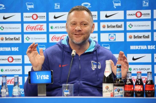 DEU, DFL, 2 FBL Hertha BSC, PK, 28 02 2024, Sportforum, Berlin, DEU, DFL, 2 FBL Hertha BSC, PK, im Bild Cheftrainer Pal Dardai Hertha BSC Berlin , Benjamin Weber Sportdirektor, Hertha BSC Berlin DFL regulations prohibit any use of Photographs as image sequences and or quasi video Foto Juergen Engler nordphoto GmbH nordphotoxGmbHx xEngler nph00076