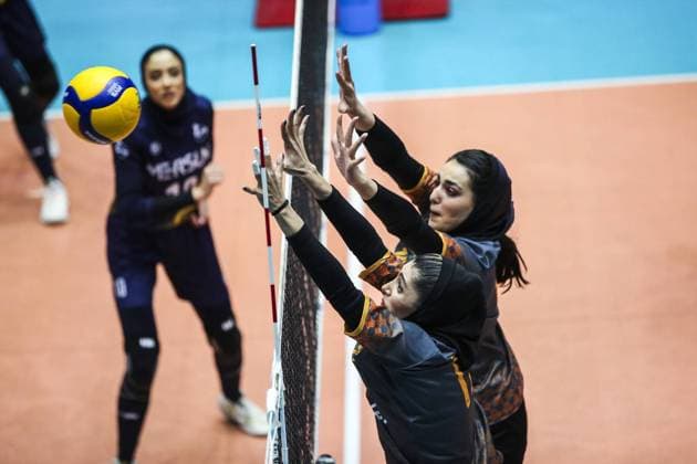 Bilder des Jahres 2024, Sport 02 Februar Sport Themen der Woche KW09 Sport Bilder des Tages RECORD DATE NOT STATED Mehrsan Tehran VC and Saipa Tehran VC - Women s Volleyball Premier League Final 27 2 2024 - TEHRAN: In the final of the Women s Volleyball Premier League, Mehrsan Tehran VC and Saipa Tehran VC competed against each other, with Saipa emerging as the champion of this tournament.Photo: Nazanin Rezazadeh IRAN IMAGES IR Copyright: xNazaninxRezazadehx Iran Image IranImages-40776-nazanin-rezazadeh-3418130880-source