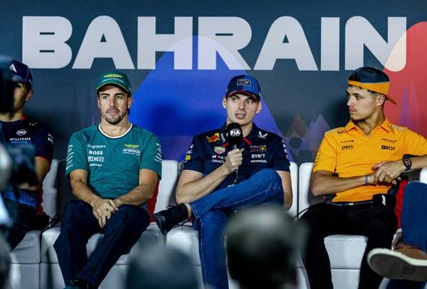 BAHRAIN - Fernando Alonso (Aston Martin), Max Verstappen (Red Bull Racing) and Lando Norris (McLaren) at the Bahrain International Circuit in the Sakhir desert area ahead of the Bahrain Grand Prix. ANP REMKO DE WAAL Previews 2024 2025 xVIxANPxSportx xxANPxIVx 492361427 originalFilename: 492361427.jpg