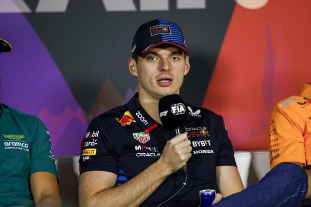 VERSTAPPEN Max (ned), Red Bull Racing RB20, portrait press conference, PK, Pressekonferenz during the Formula 1 Gulf Air Bahrain Grand Prix 2024, 1st round of the 2024 FIA Formula One World Championship, WM, Weltmeisterschaft from February 29 to March 2, 2024 on the Bahrain International Circuit, in Sakhir, Bahrain - F1 - BAHRAIN GRAND PRIX 2024 DPPI Panoramic 240228_R01BAHRAIN__BR30464_1