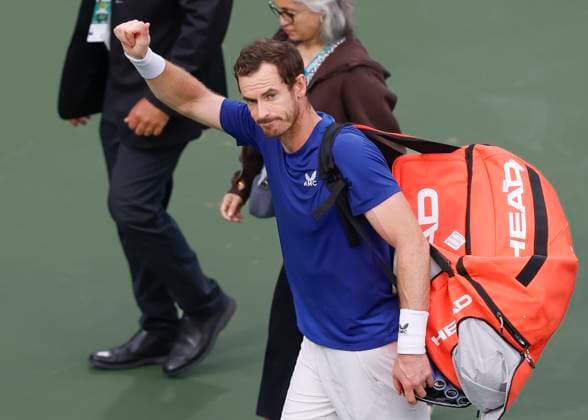 Andy Murray waves and says goodbye to the crowd, fans after the defeat, Dubai Duty Free Tennis Championships, Dubai, U A E Tennis Dubai Tennis Championships 2024 ATP Dubai Duty Free Tennis Stadium Dubai United Arab Emirates 28 February 2024 Copyright: xJuergenxHasenkopfx