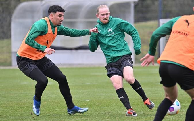28 02 2024 Soccer 2 Bundesliga Season 2023 2024 SpVgg Greuther Fürth Fuerth Kleeblatt Training xwoxzix Oualid Mhamdi 3, SpVgg Greuther Fürth Jomaine Consbruch 14, SpVgg Greuther Fürth