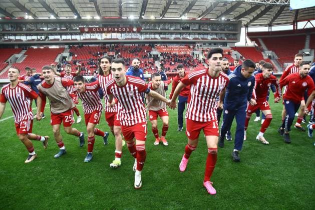 Bilder des Jahres 2024, Sport 02 Februar Sport Themen der Woche KW09 Sport Bilder des Tages Olympiacos U-19 players celebrate during the UEFA Youth League round of 16 between Olympiacos U-19 and Lens U-19 held in G.Karaiskakis Stadium in Piraeus, Greece, 28 February 2024. IMAGO PANAGIOTIS MOSCHANDREOU ATHENS Greece Copyright: xOnexInchxProductionsx 6132331