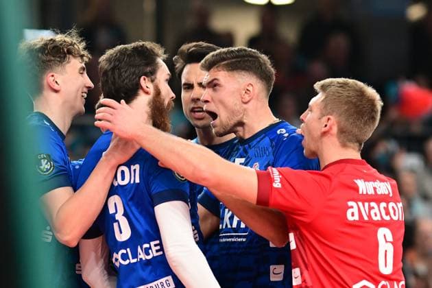 VOLLEYBALL I MEN I 2023 2024 I CEV CUP I Semi Final CCM 82 I SVG LÜNEBURG Arkas IZMIR I 28 2 2024 Erik Johannes Röhrs 5, SVG Lüneburg he just wants to play even if he looks grim here he shows his joy3 about a point Lüneburg LKH Arena Niedersachsen Germany Copyright: xLobeca AndreasxHannigx