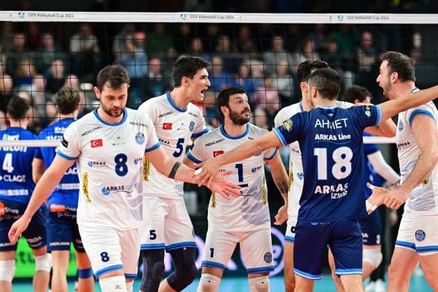 VOLLEYBALL I MEN I 2023 2024 I CEV CUP I Semi Final CCM 82 I SVG LÜNEBURG Arkas IZMIR I 28 2 2024 Burutay Subasi 8, Arkas IZMIR , Ramazan Efe Mandiraci 5, Arkas IZMIR , Ulas KÄ±yak 1, Arkas IZMIR , Ahmet Karatas 18, Arkas IZMIR and Georg Grozer 9, Arkas IZMIR celebrate a point Lüneburg LKH Arena Niedersachsen Germany Copyright: xLobeca AndreasxHannigx