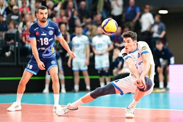 VOLLEYBALL I MEN I 2023 2024 I CEV CUP I Semi Final CCM 82 I SVG LÜNEBURG Arkas IZMIR I 28 2 2024 Ramazan Efe Mandiraci 5, Arkas IZMIR strong in ball reception Ahmet Karatas 18, Arkas IZMIR secures Lüneburg LKH Arena Niedersachsen Germany Copyright: xLobeca AndreasxHannigx