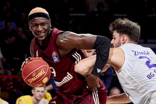Sport Themen der Woche KW09 Sport Bilder des Tages 2024-02-28 20240228-2222502600985, Deutsche Basketball Bundesliga (DBBL) Bundesliga 1, Saison 2023 2024, Hauptrunde, Gameday 22 BONGA Isaac (FC Bayern Basketball FCBB09-SF), ZUGIC Fedor (BG Göttingen GOT21-C) sportworld München BMW Park Bayern Deutschland *** 2024 02 28 20240228 2222502600985, Deutsche Basketball Bundesliga DBBL Bundesliga 1, 2023 2024 season, main round, gameday 22 BONGA Isaac FC Bayern Basketball FCBB09 SF , ZUGIC Fedor BG Göttingen GOT21 C sportworld München BMW Park Bayern Deutschland