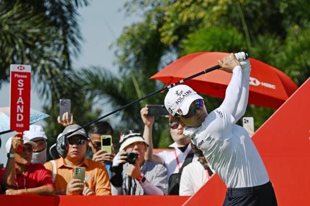 (240229) -- SINGAPORE, Feb. 29, 2024 -- Ko Jin Young of South Korea competes during the first day of the HSBC Women s World Championship, WM, Weltmeisterschaft held in Singapore s Sentosa Golf Club on Feb. 29, 2024. (Photo by Xinhua) (SP)SINGAPORE-GOLF-WOMEN S WORLD CHAMPIONSHIP ThenxChihxWey 