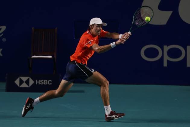(240229) -- ACAPULCO, Feb. 29, 2024 -- Alex De Minaur of Australia hits a return during the men s round 16 match against Sebastian Ofner of Austria at the 2024 ATP, Tennis Herren Mexican Open tennis tournament in Acapulco, Mexico, Feb. 28, 2024. (Photo by Xinhua) (SP)MEXICO-ACAPULCO-TENNIS-ATP-MEXICAN OPEN FranciscoxCanedo 