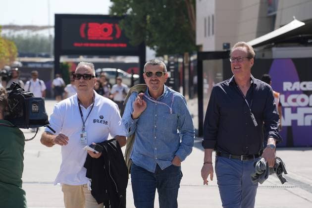 Formula 1 Gulf Air Bahrain Grand Prix 2024 29 02 2024, Bahrain International Circuit, Sakhir, Formula 1 Gulf Air Bahrain Grand Prix 2024 ,in the picture RTL reporter Kai Ebel L , Formula 1 expert Günther Steiner M , presenter Florian König R in the Bahrain paddock nordphotoxGmbHx xBratic nph00250